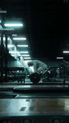 12:00am deadlifts❤️‍🩹 Gym Therapy Pt.7 #cinematography #gymbro #darkaesthetic #gymrat #blueaesthetic #colorgrade #greenaesthetic #sonycamera #gymmotivation #moodyreels #moodyaesthetic #darkvibes #slog3 #aesthetic #deadlifts #gymedit #nightvideography 