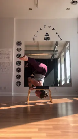 First time playing on with a headstand bench💕.                         #yogaflow #yogateacher #headstand 