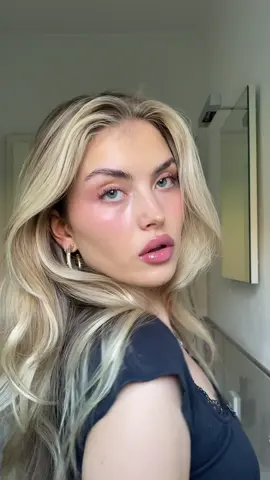 Love my rosy shades #makeup #naturalmakeup #nomakeupmakeup 