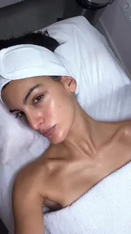 Ayer tuve un día completo con un tratamiento súper hidratante + limpieza en @themadroom ✨seguido de una puesta a punto de pelo de la mano de @eliana.hairbeauty_para el eventazo de @miravia 💜muchas gracias por la invitación! ✨ #miramiravia #miravia #madroom #skincare #model #fashion