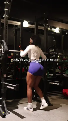 certified yapper 😅 nothing like a good quad/yap sesh in @DFYNE 💙 code: TAVI #gym #fitnessmotivation #cleangirlaesthetic #gluteworkout #fitnesstips