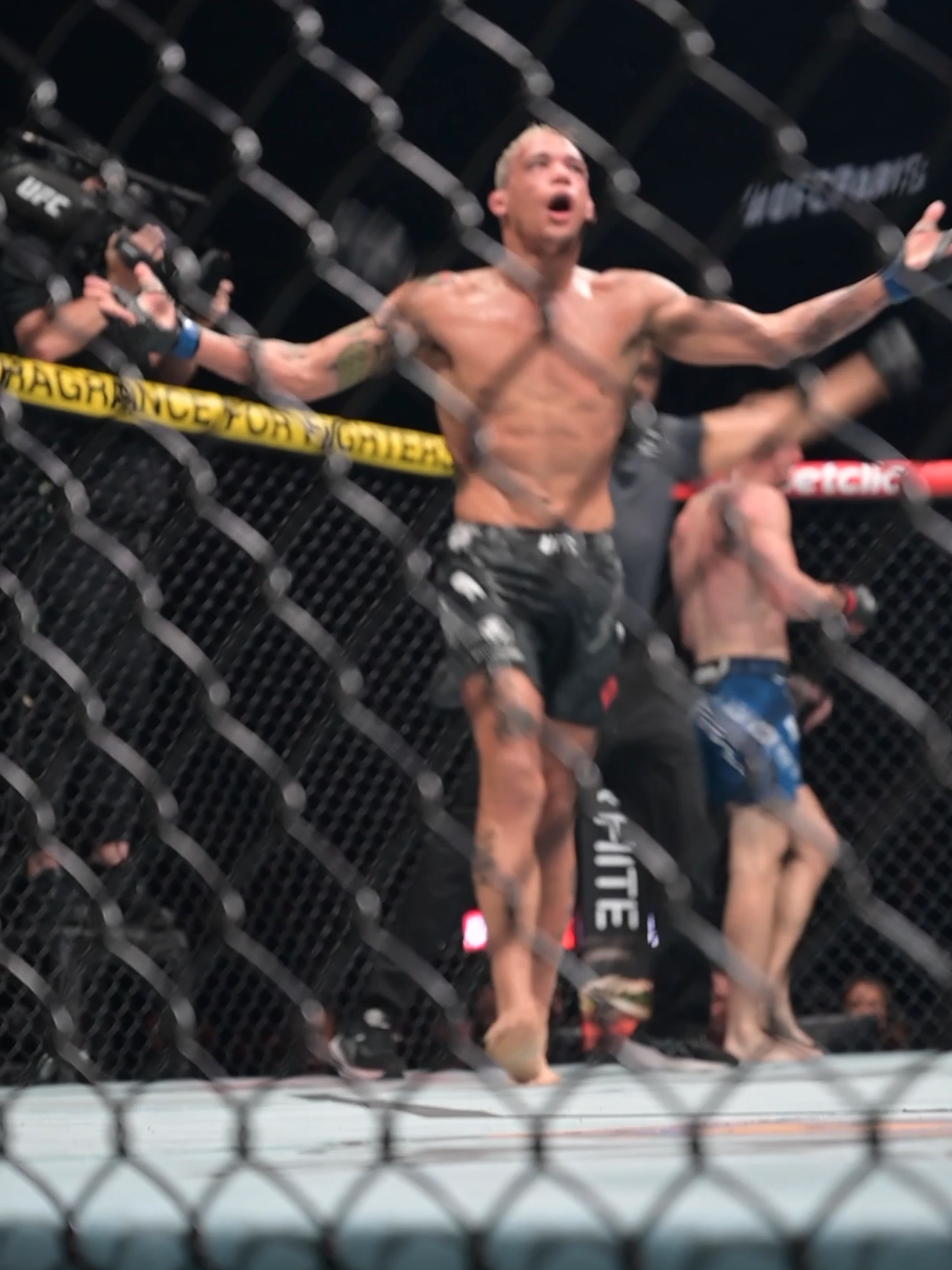 The French crowd did not stop him! Bryan Battle got the TKO finish 💪 #bryanbattle #UFC #mma