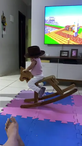 Ela  o cavalo dela 💛 . . #kids #pocoto #cavalo #boiadeira #chrildren #cutbaby #bebes #babylove #cavalinho #fy #babytiktok 