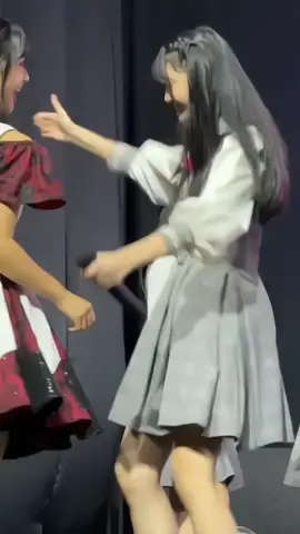 Momen oline peyuk keluarga nya  mama Marsha peluk anak2 nya #onieljkt48 #indahjkt48 #kathrinajkt48 #marshajkt48 #olinejkt48 #michiejkt48 #graciejkt48 #jkt48newera #ondahfamily 