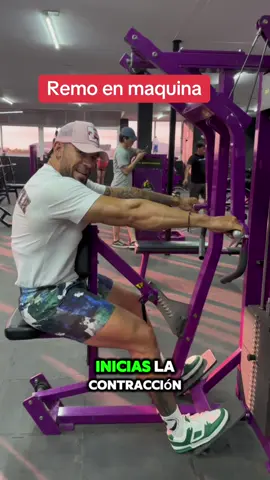Remo en maquina agarre prono espalda trapesios romboides#espaldaworkout #esmodobestianoalobestia 