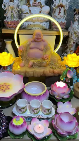 Ngài Di Lặc hoan hỷ vui vẻ , bình an , an nhiên tự tại , có đèn led sáng tròn  Chất lieu ngọc đá quý thạch anh nguyên khối ạ cao 38 cm , ngang 40 cm  Nặng 5 kg đá quý thạch anh