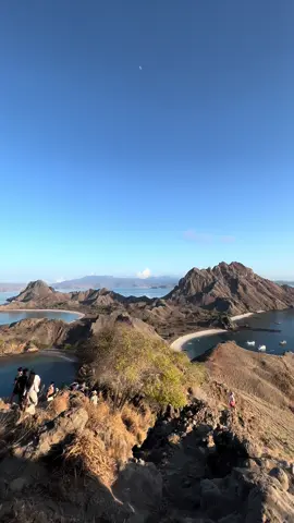 The beauty of Bajo ✨ #labuanbajo #pulaupadar #travel #airporttransition 