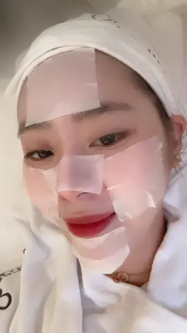 Glass Skin Achieved ✔️ Just had the most amazing facial ❤️ My skin feels fresh, hydrated,and Radiant Yeyy !!!  treatment : histolab basic facial  Highly Recommend Try Beauty Chair  thankyou so much @Miracle Beauty   Spoil your skin and book your reservation now. 📍C2 Building 3rd floor, 7th Avenue High Street BGC  #pamper #pamperyourself #pampering #SelfCare #selftime #selflove❤ #skincare #facial #facialtreatment #aesthetic #aesthetics #aestheticclinic #bgc #glassskin #glowingskin #glow #GlowUp 