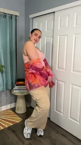 Alyssa’s outfit is giving major weekend vibes—perfect for brunch, family trips, and lunch dates! 😍 What would you wear this look for? Comment below.