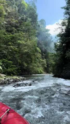 ياه اجمل تجربه للتجديف في النهر😭🌊🤍.#اكسبلورexplore #تلاقاواجا #بالي #BALI #اكسبلورexplore 
