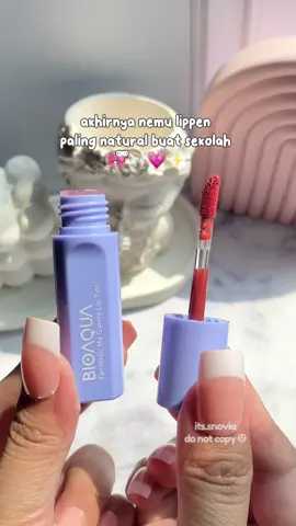 pertama kali coba lip tint ini langsung jatuh cinta sama shadenya 💓✨. anti dibilang pucet lagi di sekolah 💋 #fyp #liptint #bioaqua #lipstick