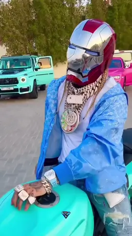 Rapper Daniel Hernandez 'Tekashi69' @6ix9ine is wearing a Richard Mille RM 11-02 'Chandelier' in 18ct white gold, where the bezel and dial has been after-set with VS1 diamonds. The movement isn't RM:s own  why the price has dropped heavily from retail. Market price: $ 105,000.00  Edit: @superwatchman / @unagedluxury  #superwatchman #richardmille