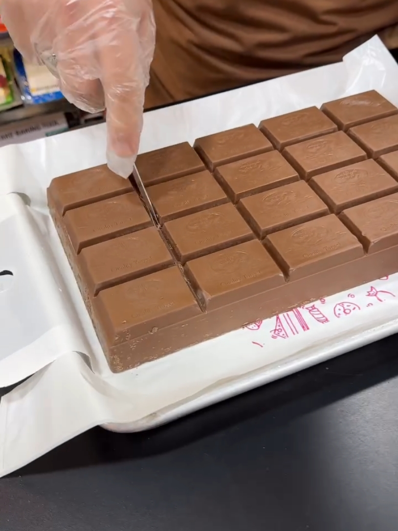 Giant Chocolate Bars 🤤  #chocolatelovers #chocolate #chocolatebars  #trendingfood #tiktokfood 