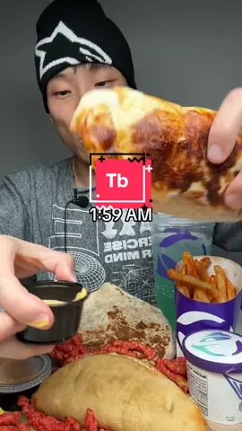 Tacobell at night just hit diff #tacobell #burrito #bajablast #tacobellmukbang #nacho #eating #Foodie #asmr #mukbang #mukbangeatingshow #fyp 