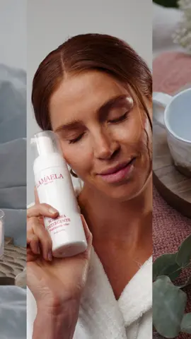 La serata perfetta per l'autunno? Ecco la nostra ricetta! Accendi una candela profumata, per creare un'atmosfera rilassante, scegli la tua tisana preferita, apri quel libro che aspetta da tempo, e soprattutto, dedica qualche minuto alla tua skincare. Prendersi cura di sé è il primo passo per affrontare al meglio ogni stagione. Regalati momenti di relax e benessere, te lo meriti ✨ #lamaela #loveyouskin #skincare #skin #autumnvibes #serataperfetta #skincareautunnale #relaxtime   #madeinitaly #dermatology #autumn 