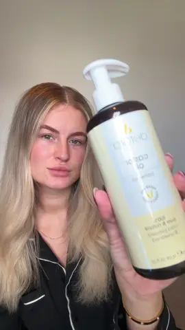 Trying out the castor oil and jojoba oil from @Derora in attempt to get my curls back to full health🫶🏽 #castoroil #jojobaoil #curlyhair #curlyhairroutine 