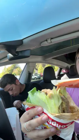 the in n out with hitting extra hard today🙂‍↕️ #innoutmukbang #innout #mukbang #carmukbang #eatwithus #innoutorder 