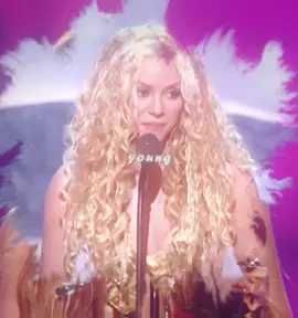 hoy, 29 de sept, es el 2do año que celebramos el día de shak, aún siento y recuerdo el primer año que spotify nombró este dia el dia mundial de shakira, mismo dia que shakira lanzó DELL 26 años atras hasta hoy, aun recuerdo la emoción de shak, todos los posts, el evento de sony por el dia de shak, todo 😭 Shak se lo merece mucho, ella revolucionó el sentido de la industria musical, abrió muchas puertas y caminos a artistas latinos, aun asi sigue habiendo gente que no sabe valorar y/o a compararla con otras cantantes… Shakira es unica e hizo legado a su nombre y su apellido SHAKIRA MEBARAK. Amén #shakira #edit #shakifans #shakiraedit #fyp #parati ib @beydore 