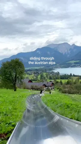 dont miss out on this toboggan ride if you are in austria!!📍Sommerrodelbahn Strobl-Gschwendt am Wolfgangsee #traveltok #beautifuldestinations #austrianalps #austria #toboggan #travel #wolfgangsee 