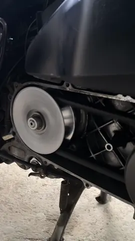 Pasang big pulley PCX K97 dari @Vismo Racing Division di vario KZR #pulleycustom #vario #variomodifikasi 