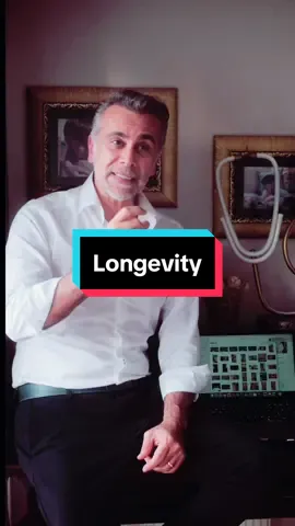 #longevity araştırmalarının önemli bir bölümü de telomerler. #telomer DNA’nın ucunda yer alan ve DNA’daki genetik bilgiyi koruyan kapaklardır. Bu kapaklar zaman içinde kısalır ve sağlamlığını kaybeder. Bunun sonucunda #hücre yok olmaya mahkumdur. Semizotu, Devedikeni, Astragalus (Geven otu) bitkisinde bulunan Cycloastragenol, Gingko Biloba, Malta mantarı gibi telomeraz aktivitesini arttırır ve hücrenin ömrünü uzatabilir. Bunun yanı sıra #meditasyon,#yoga ve Çigong da dâhil olmak üzere ibadetler, nefes terapileri ve çeşitli zihin beden teknikler de bu aktiviteyi artırır. Artık #fizikselaktivite nin de böyle bir etkisi olduğu gösterildi.