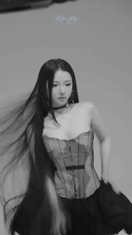 'MỘNGMEE' Concept photoshoot ☆⋆｡𖦹°‧★ ‘ Cả nhà thích phiên bản ‘BLACK SWAN’ hay ‘WHITE SWAN’? 🤍🖤 #AMEE #MỘNGMEE #ST319 #ST319ENT #TIKTOKGIAITRI #NHACHAYMOINGAY #SOUNDSOFVIETNAM 