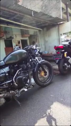 HD (Hemat Data)#CapCut #motorcustomindonesia #motorcustom #customculture #bratstyle #bratcafe #caferacer #jakarta #indonesia #fyp 