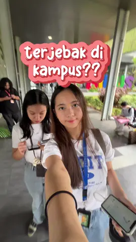 hampir aja gua stay di kampus yak gegara kaga bisa pulang😔😔😔 untung dapet juga HAHAHA😍❤️ #fyp #foryou #minivlog #indonesia #adayinmylife #adayinmylifeindonesia #mahasiswa #kuliah #kampus 