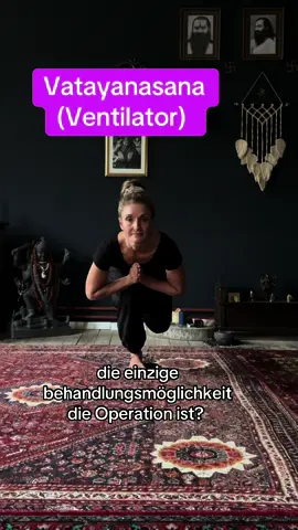 Vatayasana (Ventilator). Eine hervorragende und ausgesprochen nützliche Asana bei Eingeweidenbruch, das sogenannte Herni. #yoga #traditionalyoga #schweiz #yogastudio 