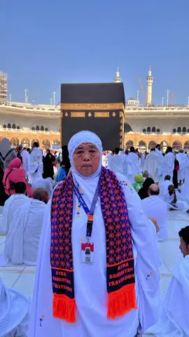 Alhamdulillah ninekk lh sampai ke Meka🫶 sehat selalu nek🥰 #mekahmadinah #nenek #Ibadah Umroh Ke Tanah Suci @dinaaperiyanti7 @aristo1215 @hikma_widiawati @dhitoahmadjaya90 @qwertyhklsp 
