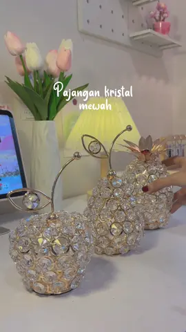 Pajangan kristal mewah.. yg suka tema gold wajib punyaa ini 😍 #pajangan #kristal #pajangankristal #dekorasirumah #hiasanruangtamu 