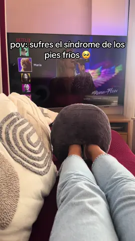 Soy la unica que ya esta preparada? 🙂‍↔️ #piesfrios #frio #calentador Este invierno olvidate de tener los pies fríos con este calentador de pies electrico, es portatil y podras usarlo donde quieras. Es super calentito y suave. Este invierno podrás teletrabajar en casa con los pies calientes.