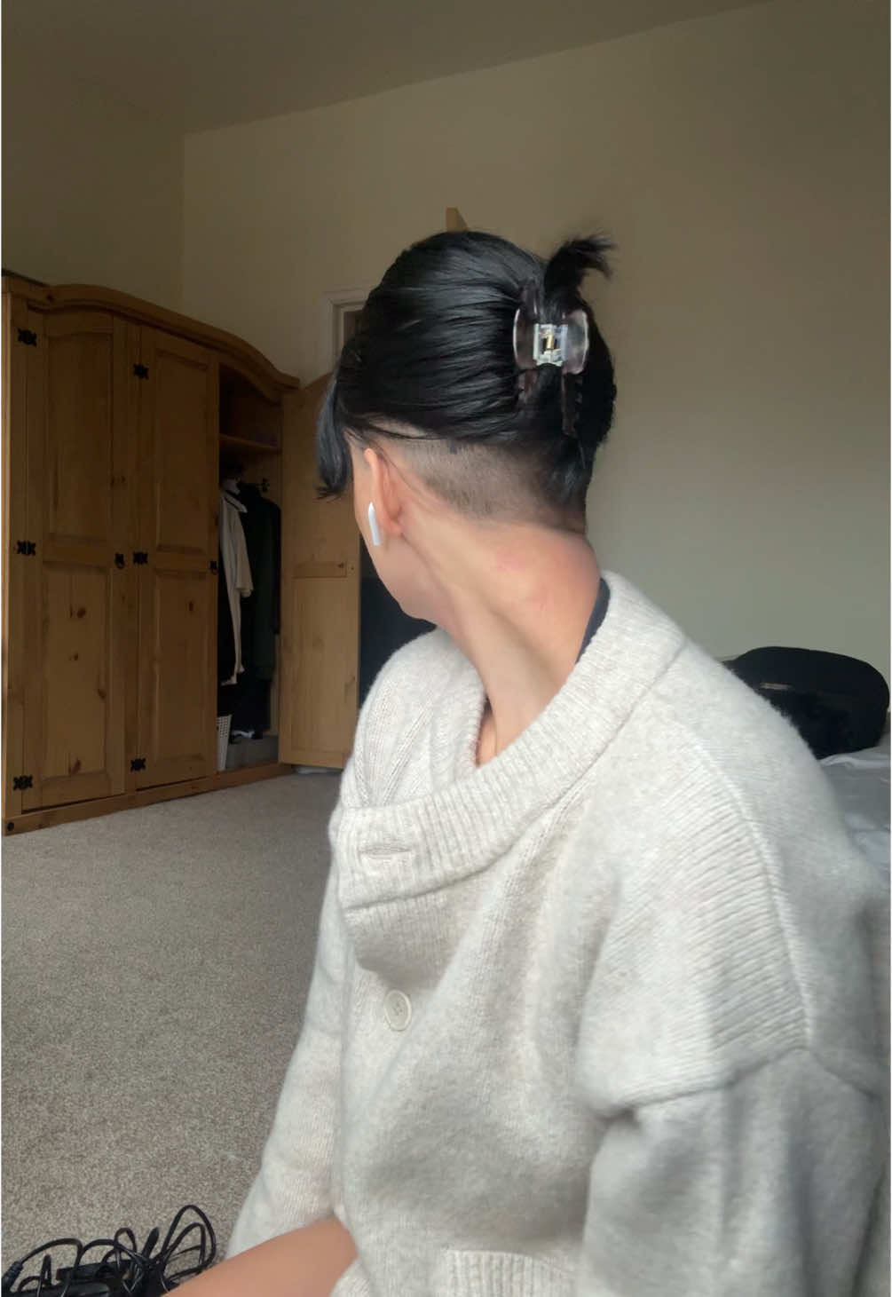Lessss go to werkkkk!!! What is this weather also??? Get me to Lisbon 🤣 #undercut #undercutgirls #undercutshave #bobhair #bob #hairinspo #hair #hairtok #shorthair #shorthairinspo #hairtutorial 