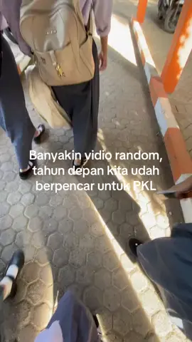 kegiatan hari ini tidak dapt terulang besok!!#fypp #banyakinkenangan #pkl #xyzabc #smkn4gowa #grafika 