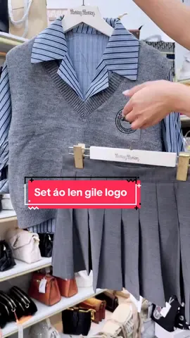 Set áo len gile mix sơ mi kẻ #thoitrangnuhottrend #muadong #tet2025 #aokieuhottrend #aolengile #viralvideo #trendingvideo 