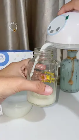 Batre nya juga tahan sampe 4-5x pake❤️ @Little Giant Indonesia  #LittleGiant #PompaAsiModernMom #FullTankSetiapSaat #pumping #momeping #asiperah #carasimpanasi #fullpumping 