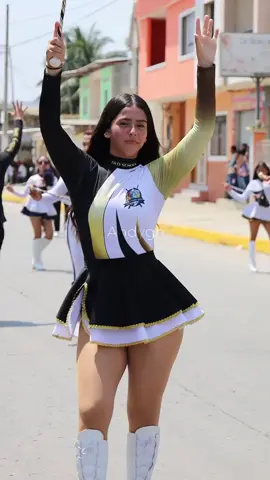 la bella Eliana #bandaselsalvador #bandassalvadoreñas #cachiporras #bastoneras 