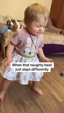 This kid’s a natural 😍 #ravebaby #electronicmusic #dimitrivegas #steveaoki #ravetok #newmusic 