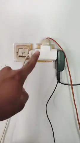 Solusi buat manajemen kabel di rumah jadi rapi #pelindungkabel #kabelprotektor #klipkabel #klipkabelorganizer #klipkabeltempel #kabelmanagement #coverkabel 