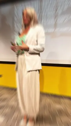 Viața e prea scurtă pentru a o trăi fără pasiune! Fă ceea ce te inspiră, ce aduce bucurie și te face să simți cu adevărat viu. Îndrăznește să-ți urmezi inima și trăiește fiecare zi cu drag de ceea ce faci! 💫🔥 #TrăieșteCuPasiune #FăCeIubești #UrmăreșteVis