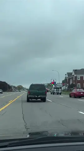 Video sent in shows an SUV driving eastbound on Ford Road, just past Telegraph, in Dearborn Heights with its body visibly wobbling and appearing detached from the frame. Any mechanics on here to weigh in on what could cause this?