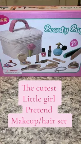 This would be a perfect christmas gift for the little girls 💕 My daughter is 5 and it is a hit for her ❤️ #pretend #pretendplay #kids #kidsoftiktok #toddlersoftiktok #beautybag #kidsbeautybag #toys #falldealsforyou #christmasideas #presents #foryoupageofficiall 