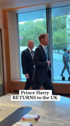 🚨BREAKING NEWS🚨Prince Harry has arrived in London to support WellChild, a charity dear to him, but he is not expected to meet with his father, King Charles, or brother, Prince William, during this visit. After a week of engagements in New York, the Duke of Sussex is attending the WellChild awards ceremony, which honors seriously ill children and their families. Despite being just two miles from Buckingham Palace, Harry has no plans to connect with his family, continuing a pattern from previous visits. #princeharry #princewilliam #RoyalFamily #scandal #uk #news #charity 