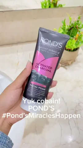 siapa nih yang wajahnya oily skin, cobain pond’s bright miracle ultimate oil control dengan bahan aktivated charcoal dan niasorcinol 10x efektif membersihkan pori-pori, minyak berlebih dan 10x extra mencerahkan🤩 yuk cobain @PONDSIndonesia @Komunitas skincare  #pondsmiracleshappen #pondsindonesia #facialfoam #skincareviral #skincareroutine #ConSantanderConecto 