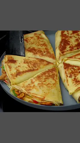 كريب شاورما الدجاج 🌯 أشهى من المحلات 🌯 الأكثر طلبا والمفضلة لدى الجميع #كريب #شاورما المكونات 2 وربع كوب ماء دافئ  2 كوب حليب  1 بيض رشة فلفل اسود  1 ملعقة صغيرة ملح  1 ملعقة صغيرة خل 3 ملعقة كبيرة زيت  3 وربع كوب دقيق  للشاورما 3 صدور دجاج 2 ملعقة كبيرة زبادي 1 ملعقةصغيرةثوم مهروس  نصف ملعقة صغيرة ملح  نصف ملعقة صغيرة فلفل اسود  1 ملعقة كبيرة بابريكا  نصف ملعقة صغيرة زعتر نصف ملعقة صغيرة كمون  ربع ملعقة صغيرة كركم ربع ملعقة صغيرة هيل 1 ملعقة كبيرة بصل باودر  2 ملعقة كبيرة عصير ليمون  نصف ملعقة صغيرة سكر 2 ملعقة كبيرة زيت  1 ملعقة كبيرة سمن للحشو  ستريبس مقلي جبن موزريلا  فلفل رومي  زيتون  كاتشب ومايونيز 