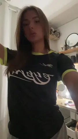 mon haut : @ƎYPRΛ® 