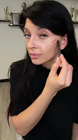 I'll tell you a big secret 🤫 We can do lips, nose, all face contouring and eyes with just 1 pencil 🔥 #makeuptrends2023 #makeuptricks   