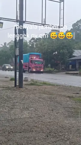pri pri pri #trukABM #sopirtruckpunyacerita #pripripri #lohantimodifikasi #hino500 #storyminang #kangsodrek_sumbar  #teambagero  #jambrit3lenggek#hinogantengsumbar  @jhocklighting 