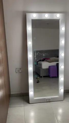 Vanity grande 🥰 espejo de cuerpo completo 💡✨incluye focos  entregados en veredas san jose del cabo 