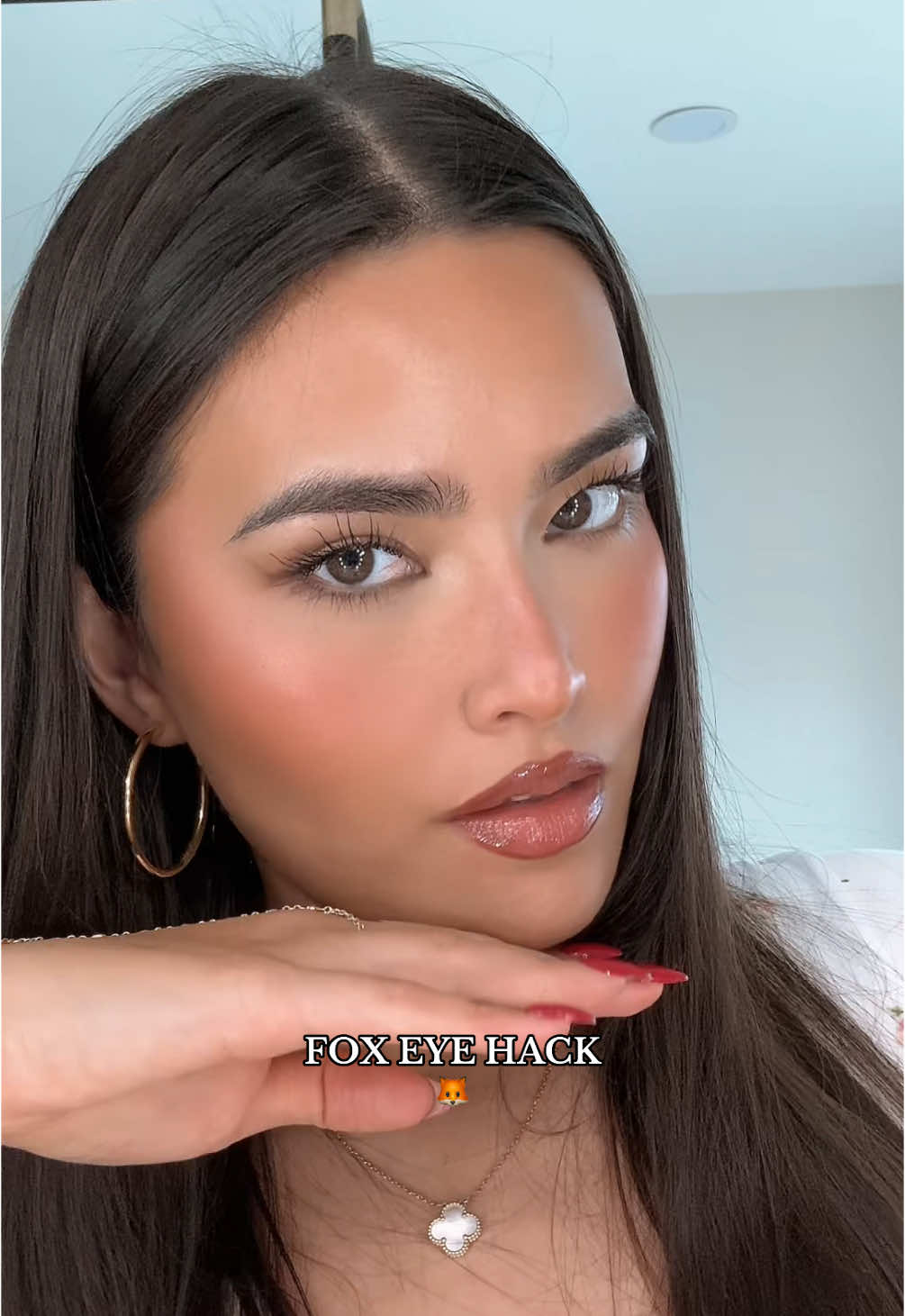 FOX EYE HACK🦊  using a brown pencil line your inner corner and slightly wing out🤎 @Nova Beauty by @FashionNova  #makeup #makeuphacks #eyemakeup #foxeyes #sireneyes #Eyeliner #beautyhack #fyp #fashionnova 